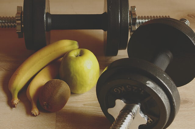 What to eat before and after a workout to build muscles