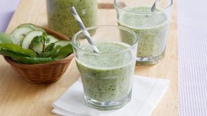 Spinach and yogurt muscle building smoothie